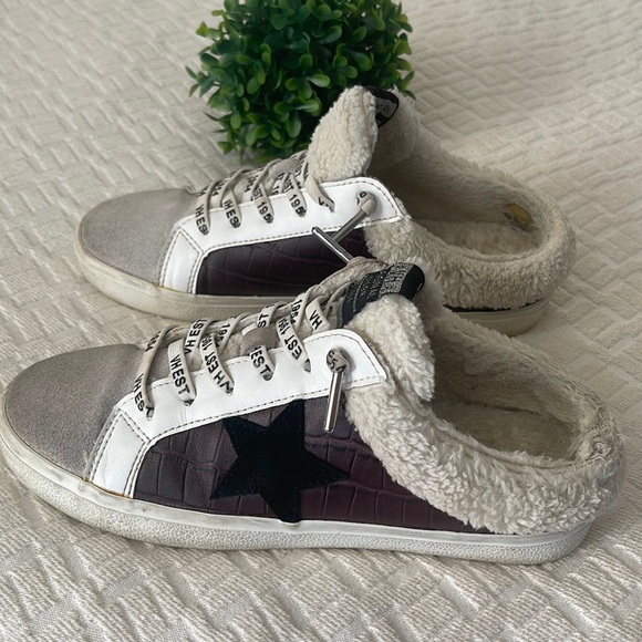 Vintage Havana Shoes - Vintage Havana Hearty Faux Fur Lined Slip-On Sneaker size 8